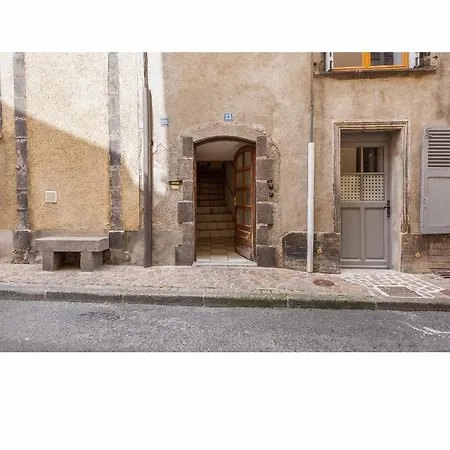 Location F1 Neuf Centre Historique *